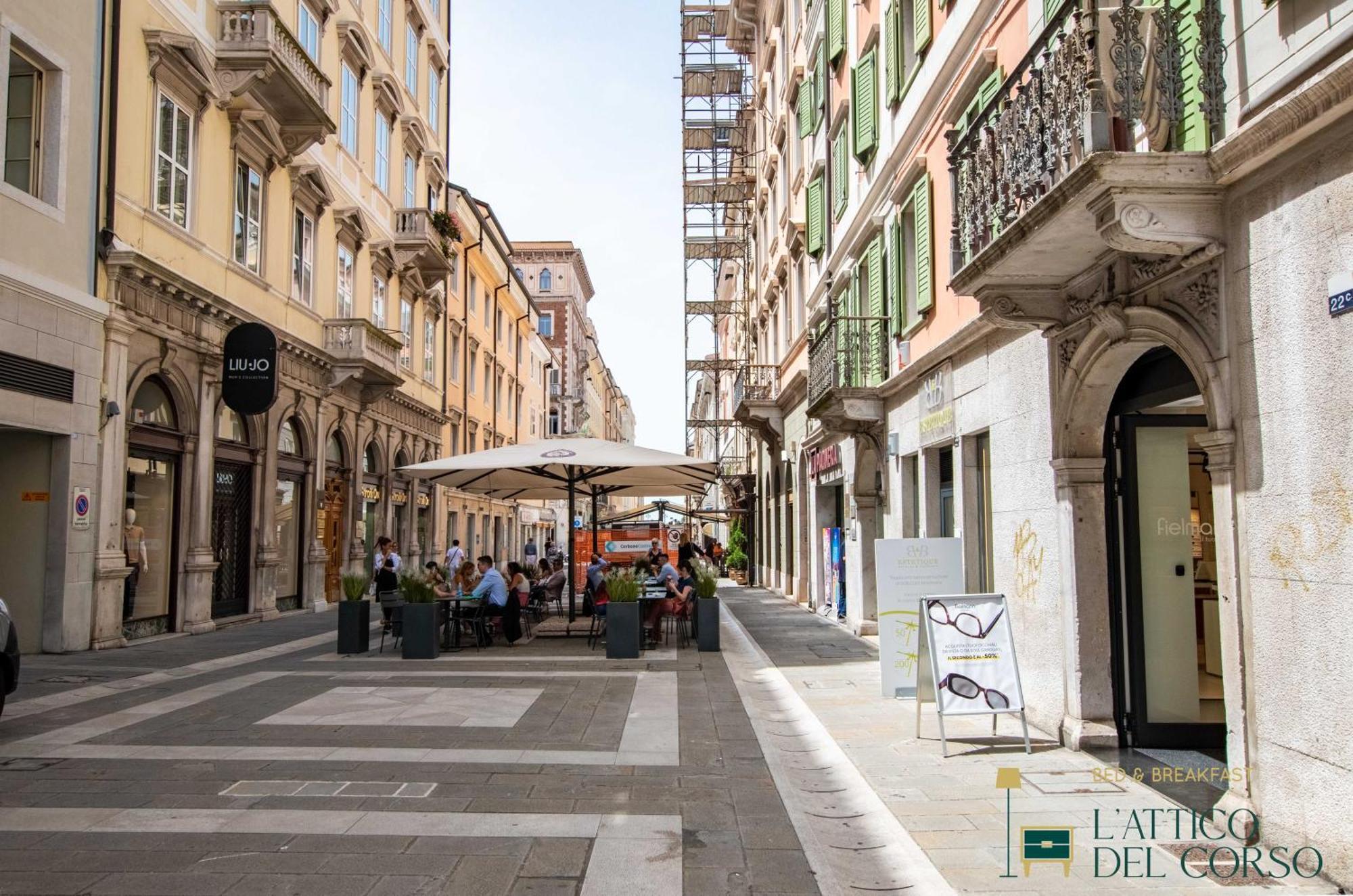 L'Attico Del Corso Apartment Triest Exterior foto